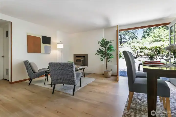 New laminate flooring throughout downstairs. New laminate flooring throughout downstairs.