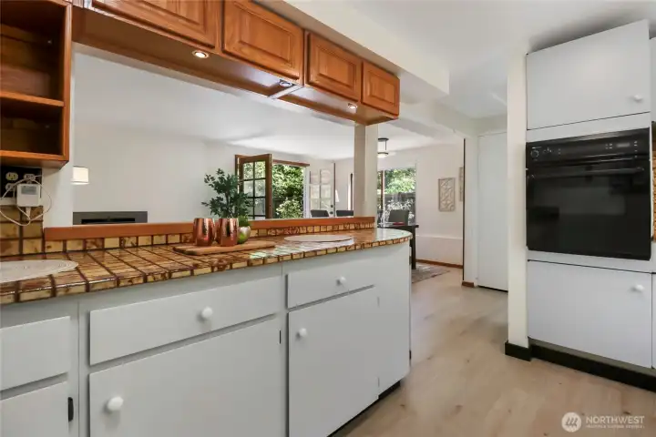 Opening between family room and kitchen. Opening between family room and kitchen.