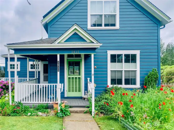 Classic Victorian in Uptown Port Townsend!