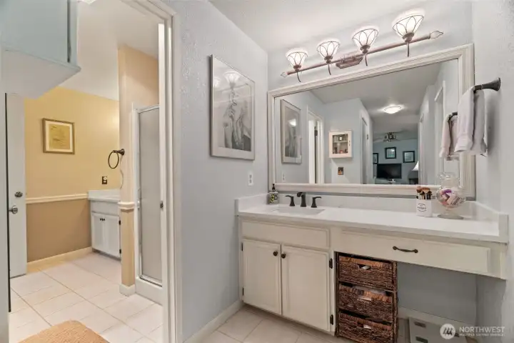 Upper level bath Upper level bath