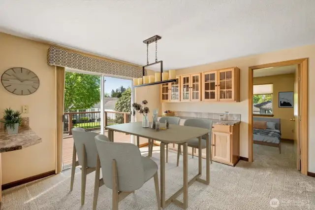 Virtually staged dining room