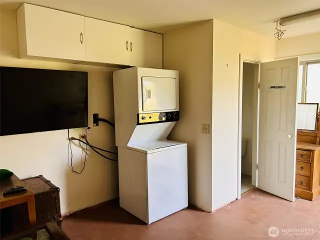 Casita interior & 1/2 bath entry