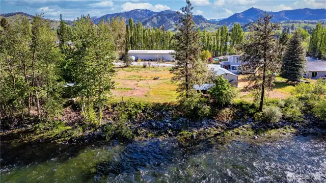Level, buildable, Wenatchee Riverfront home site