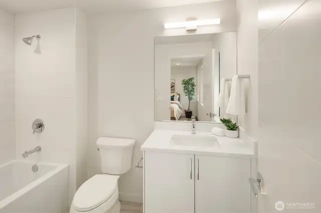 En-suite full bathroom for fourth bedroom