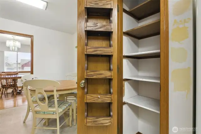 Kitchen pantry