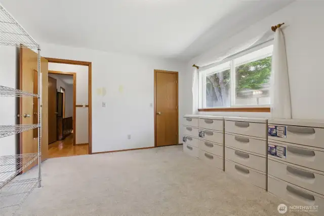 Spare bedroom/craft room