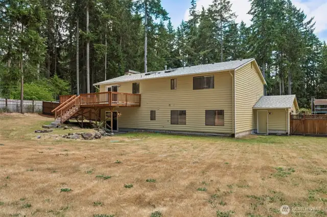 Large backyard. Fully fenced with a car gate.