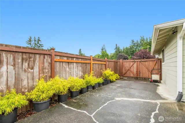 Side yard RV/ trailer parking area
