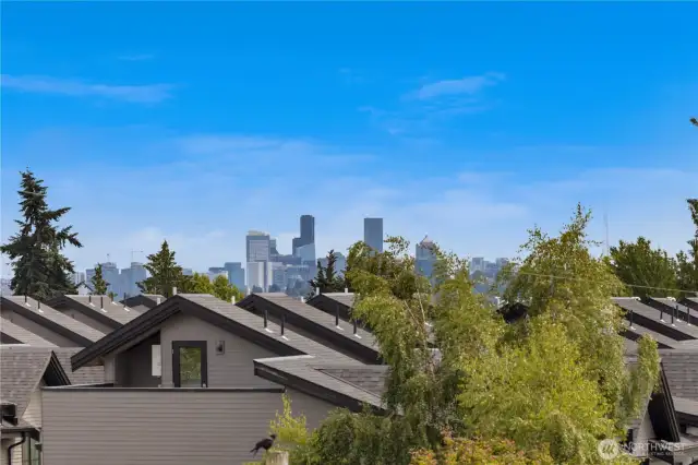 Photos are of a similar model home and are for illustrative purposes.