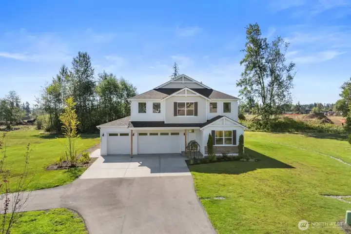 Photographs are for illustrative purposes only. Features, finishes, interior/exterior colors, landscaping and floorplan shown may vary from actual homes built.