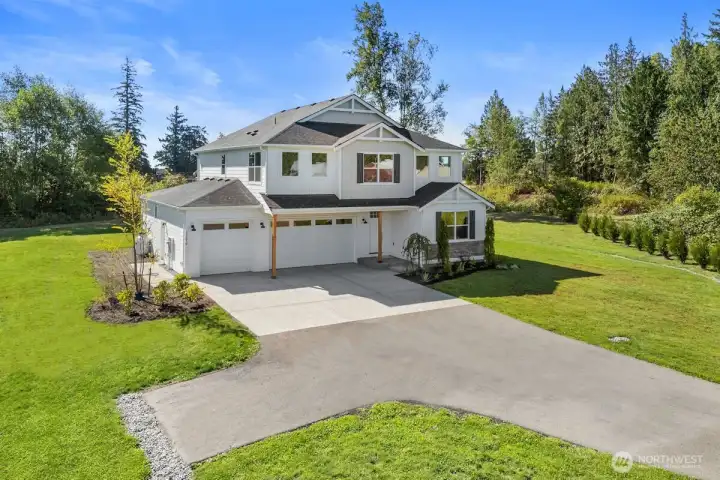 Photographs are for illustrative purposes only. Features, finishes, interior/exterior colors, landscaping and floorplan shown may vary from actual homes built.