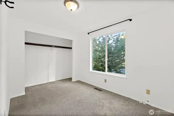 Second guest bedroom.