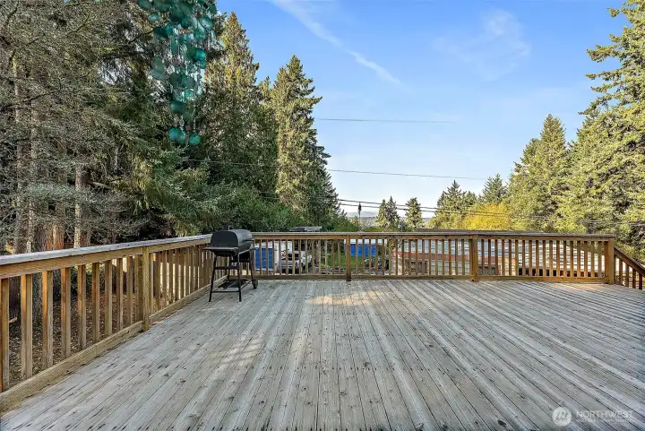 Enjoying beautiful Sunsets from your massive deck!