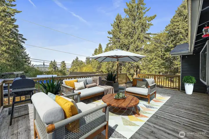 Deck. Virtually staged.