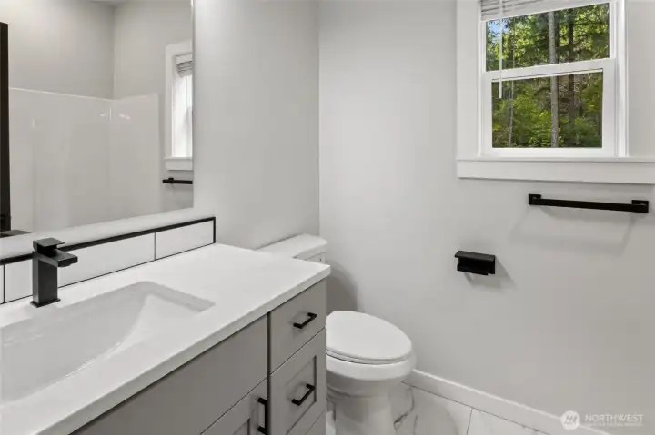 Guest bath with tub/shower