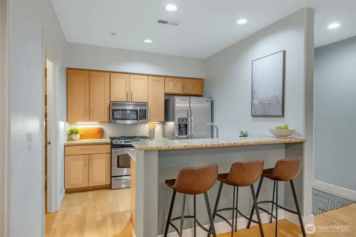 Eat in kitchen boats granite counter tops