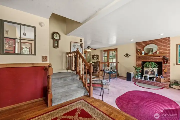 Hallway/Living Room (Main)