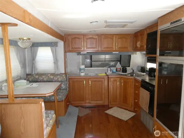 Nice space for cooking and dining