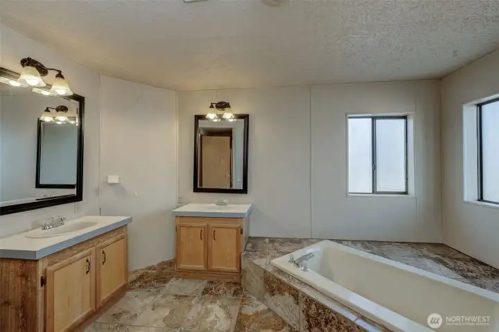 Primary 5 piece Bathroom