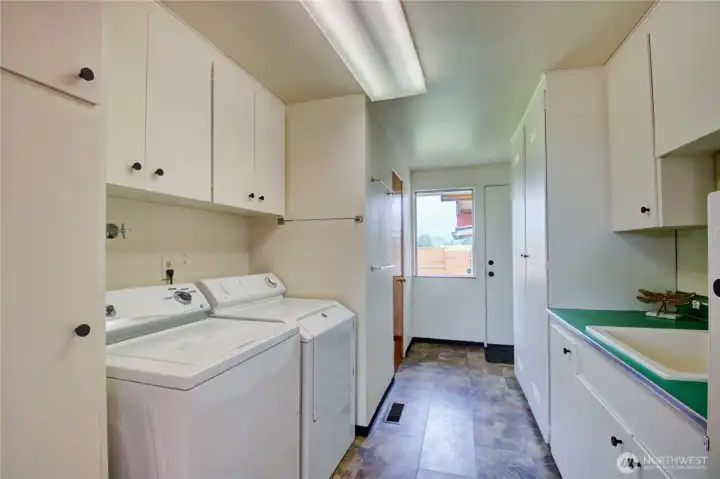 Laundry room/mud room Laundry room/mud room