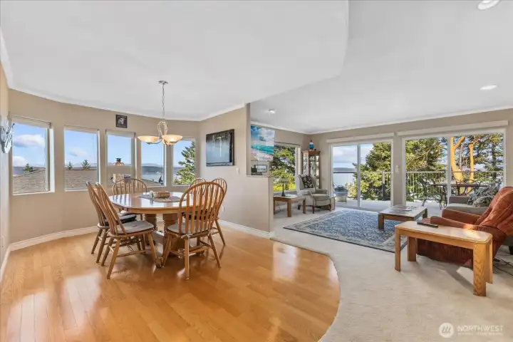 Open living, easy for entertaining. Open living, easy for entertaining.