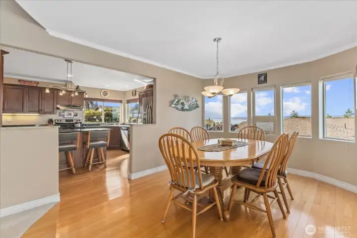 Nice big dining area with hardwood flooring. Nice big dining area with hardwood flooring.