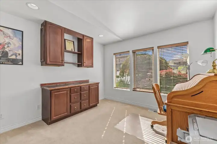 Great office/den. Great office/den.