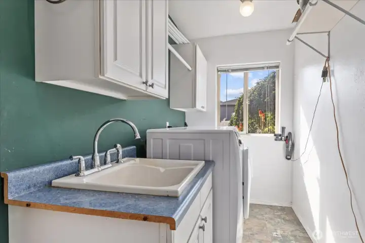 Full size utility room. Full size utility room.