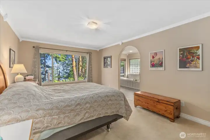 Primary bedroom with outstanding views and full bathroom suite. Primary bedroom with outstanding views and full bathroom suite.