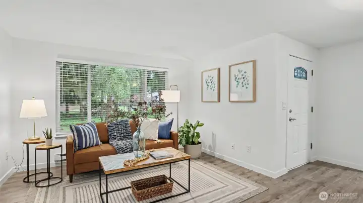 Welcome to this well-maintained corner unit in a highly desirable Federal Way location.