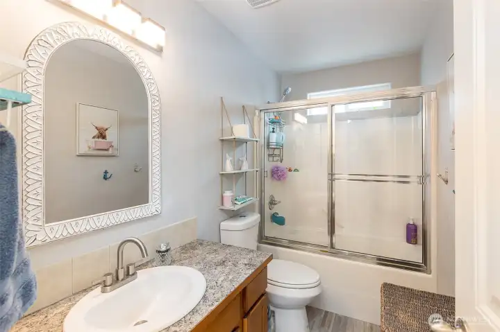 Bathroom 2 Tub/Shower combo
