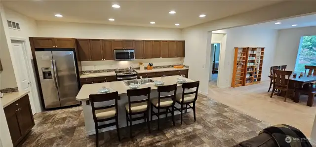Large open Kitchen - great for entertaining.