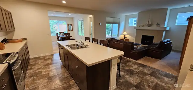 Open Concept to Family Rom