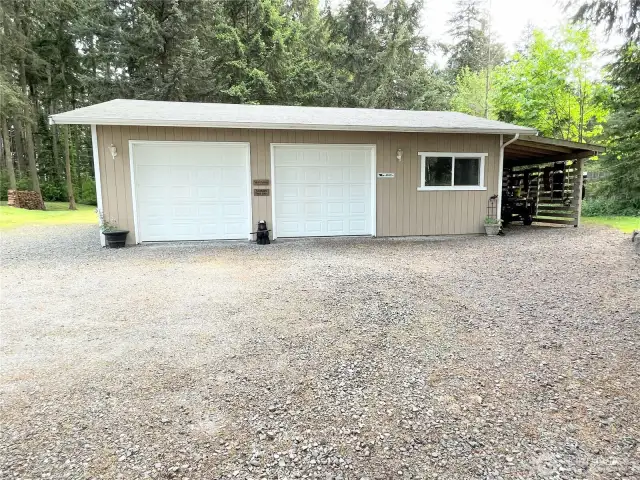 Extra Garage/Shop with Office/Den