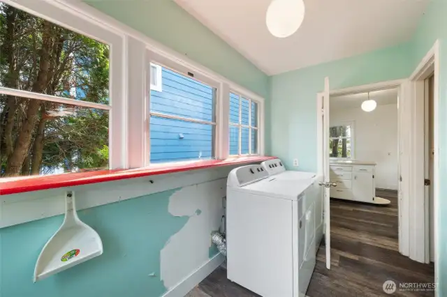 There is a good sized laundry and mudroom, adjacent to the kitchen with a door to the back of the house, plus a door (on the right) to the suite downstairs. The door to the kitchen locks so residents on both floors can use this space.