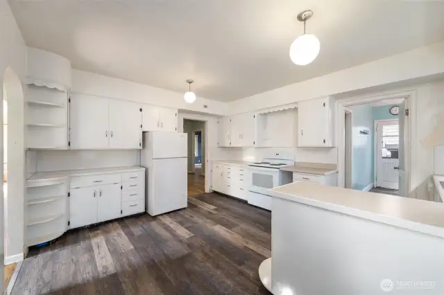 Use this kitchen as is or update it to your own liking. Plenty of space to work with!