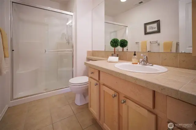 Large hall bath.