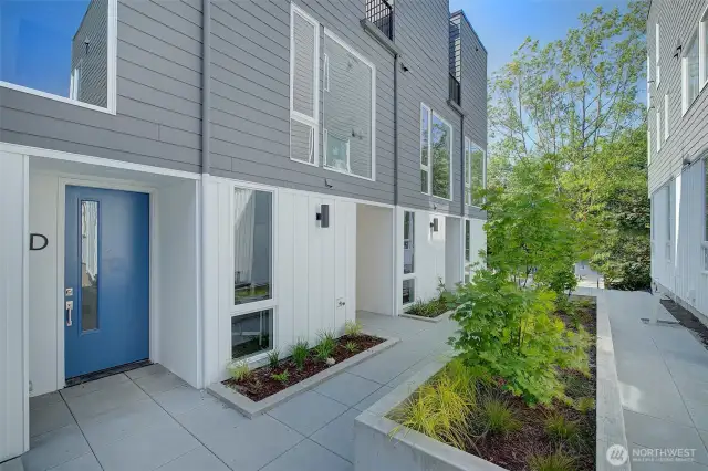 Courtyard along Front Porches of Townhomes