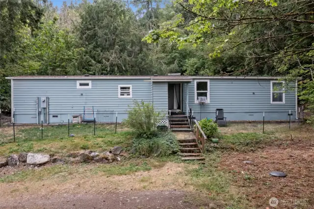 Singlewide on 1.46 acre site