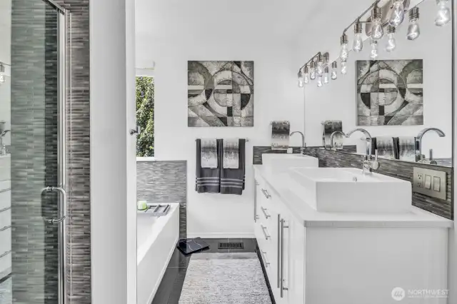 Primary 5-piece En Suite with double sinks