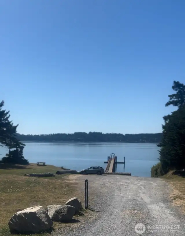 Community Beach Access & Boat Launch