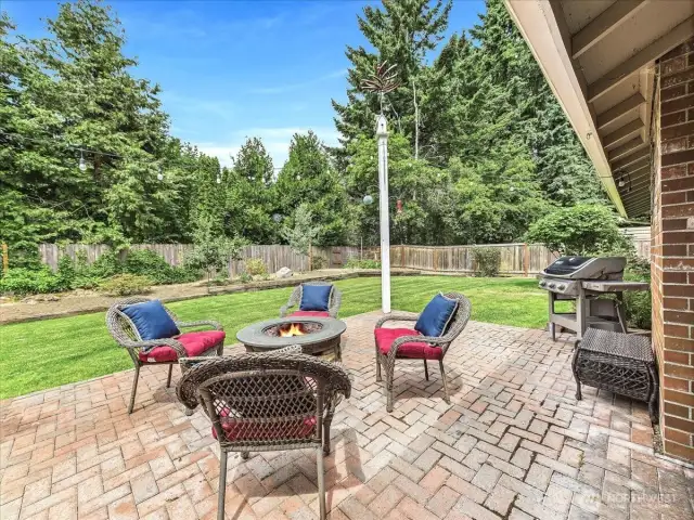 Backyard patio, perfect for entertaining!