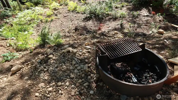 Here a great fire pit to enjoy for those cold days. Get the S'more and hot dogs out.