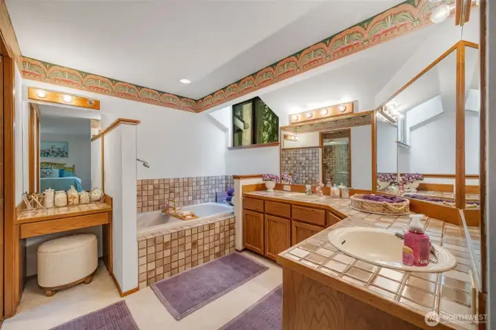 Primary 5 piece bathroom