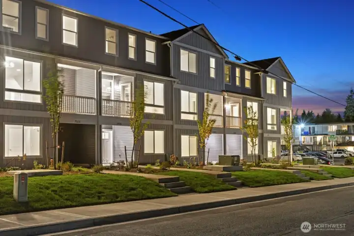 Photographs are for illustrative purposes only. Features, finishes, interior/exterior colors, landscaping and floorplan shown may vary from actual homes built.