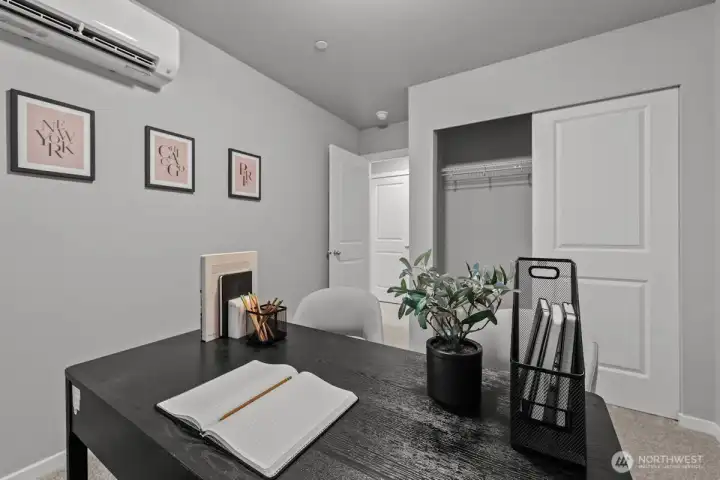 Photographs are for illustrative purposes only. Features, finishes, interior/exterior colors, landscaping and floorplan shown may vary from actual homes built.