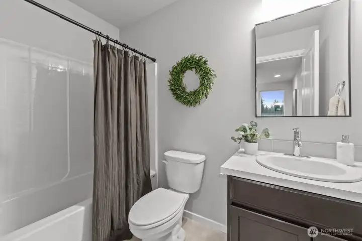 Photographs are for illustrative purposes only. Features, finishes, interior/exterior colors, landscaping and floorplan shown may vary from actual homes built.