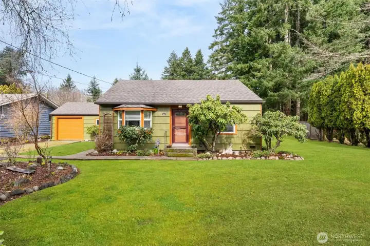 Charming cottage, move-in ready!