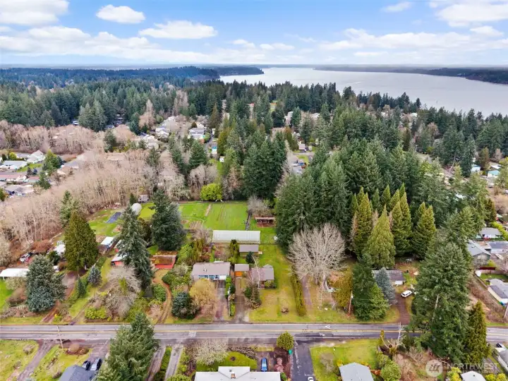 Just a few mins to downtown!