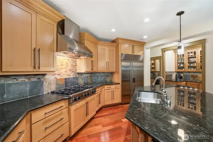 6-burner Viking gas cooktop, Sub-Zero fridge